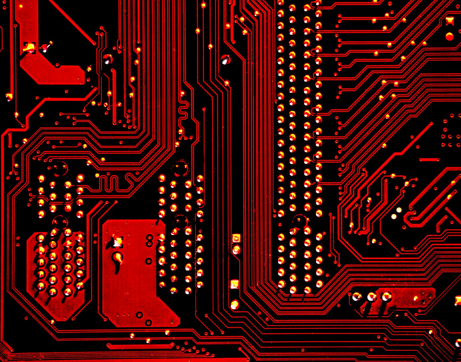 Circuito eletrônico com luz vermelha