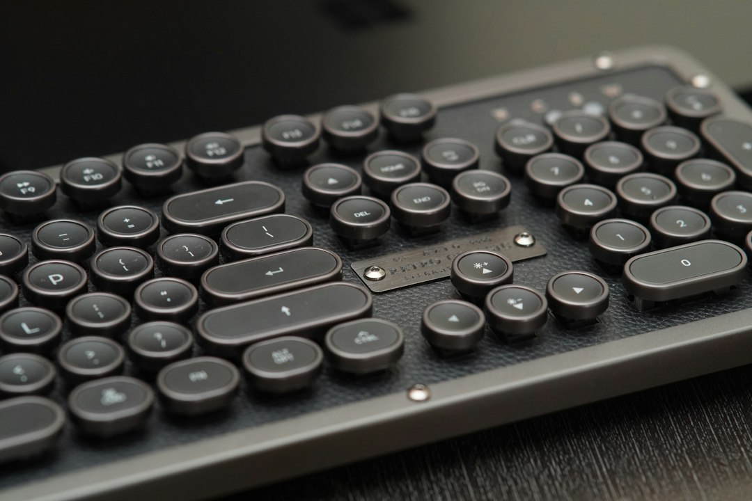 Teclado de computador com estética retrô